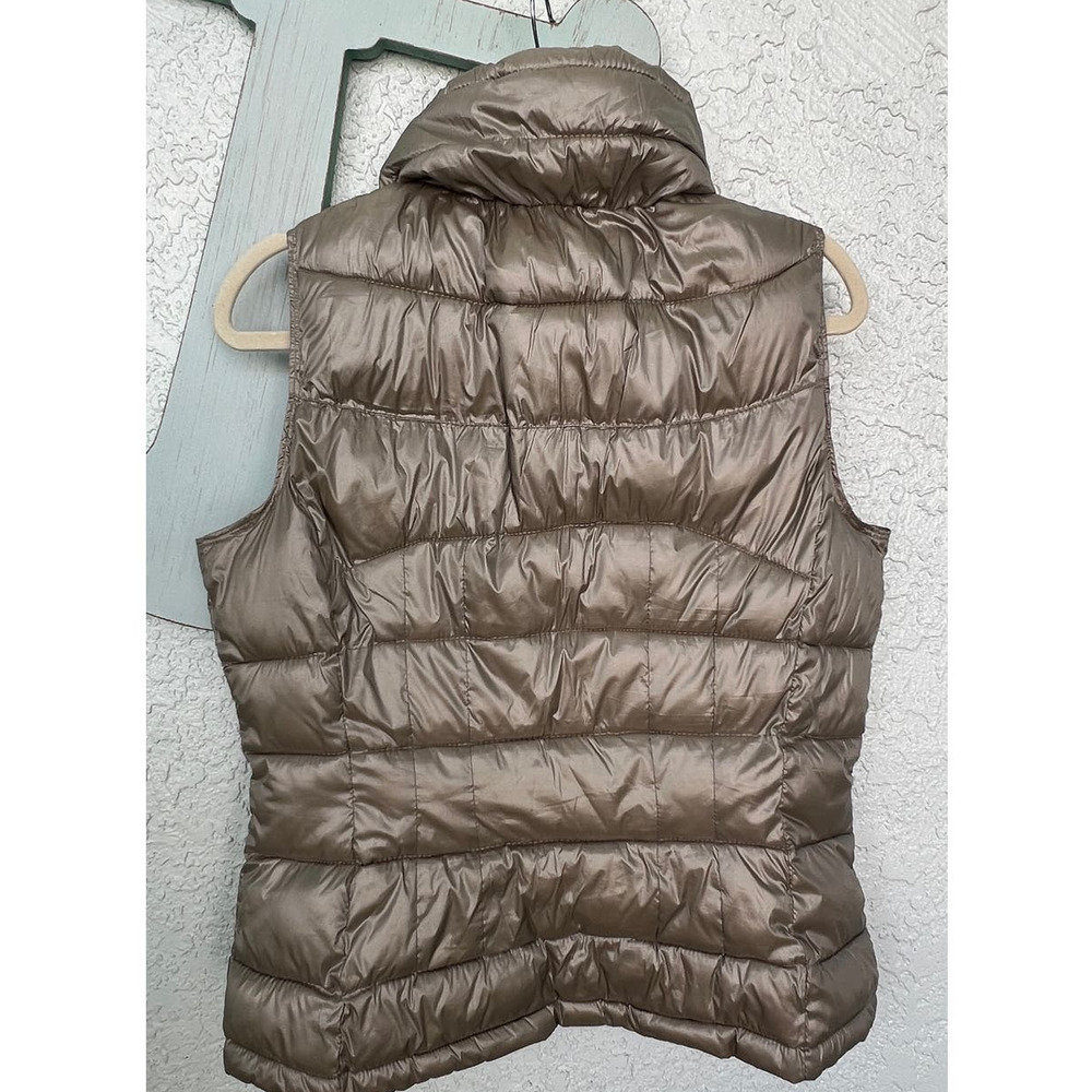Calvin Klein Sleeveless Silver Vegan Puffer Vest - Size Medium - Picture 4 of 9